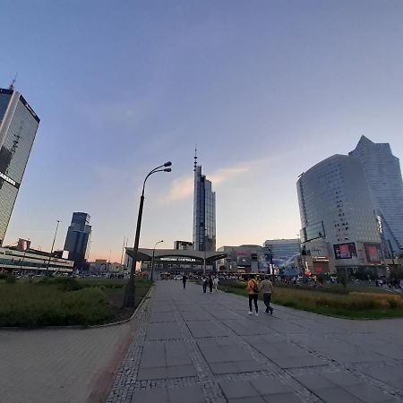 Centrum Zlote Tarasy Metro Rondo Onz Balkon Apartment Varşovia Exterior foto